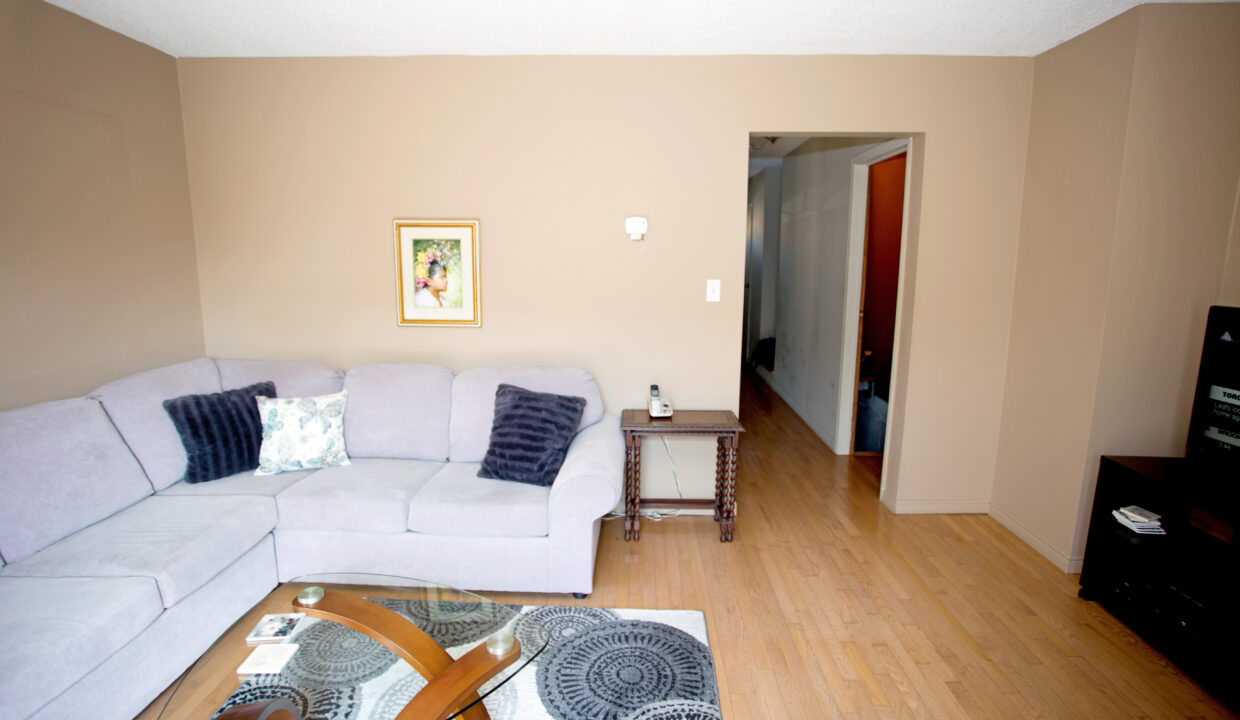 155BrantwoodLiving2