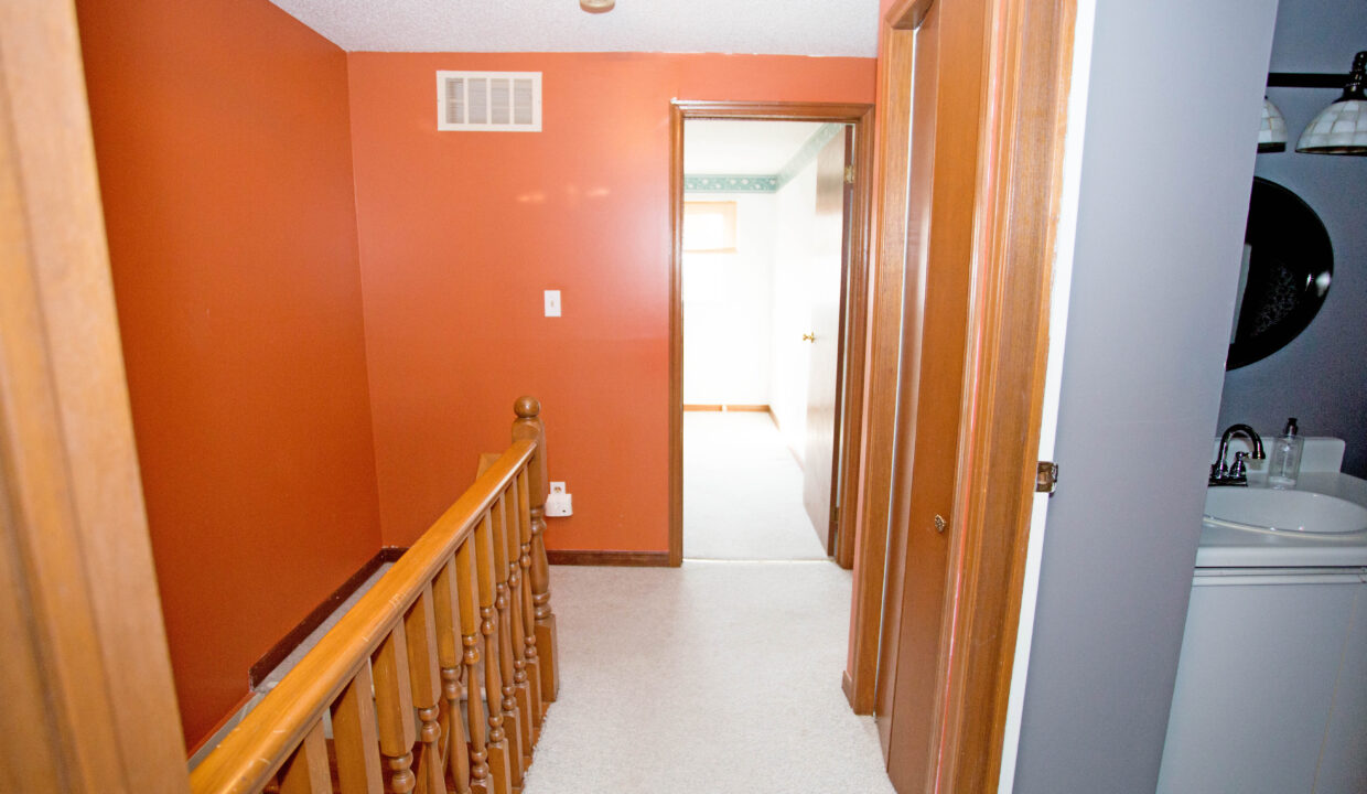 155BrantwoodUpstairsHallway